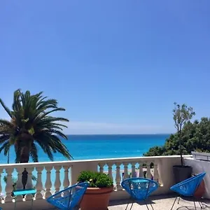 https://hotel-cresp.fr-provencehotel.com